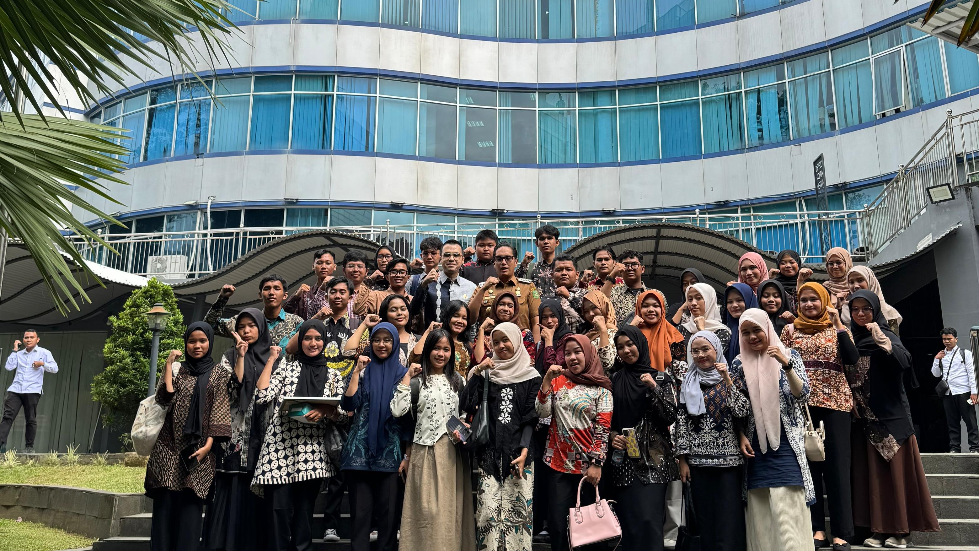 Siswa-Siswi Nur Ihsan IFDS Jelajahi Gedung DPRD Kota Medan melalui Parliament Tour